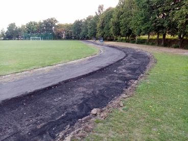 Remont i modernizacja bieżni na stadionie sportowym w Lututowie